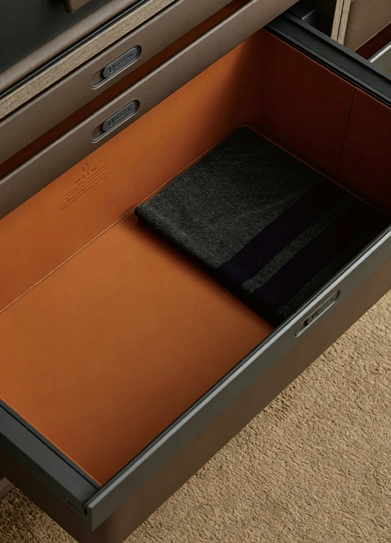 Clothing storage in the cloakroom