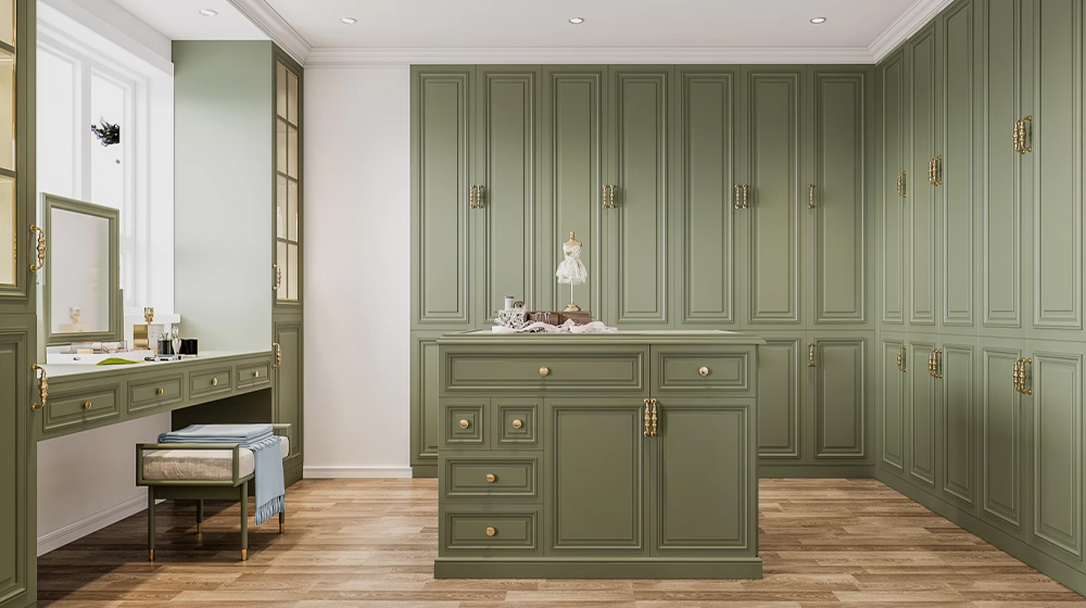 Symmetrical walk-in style